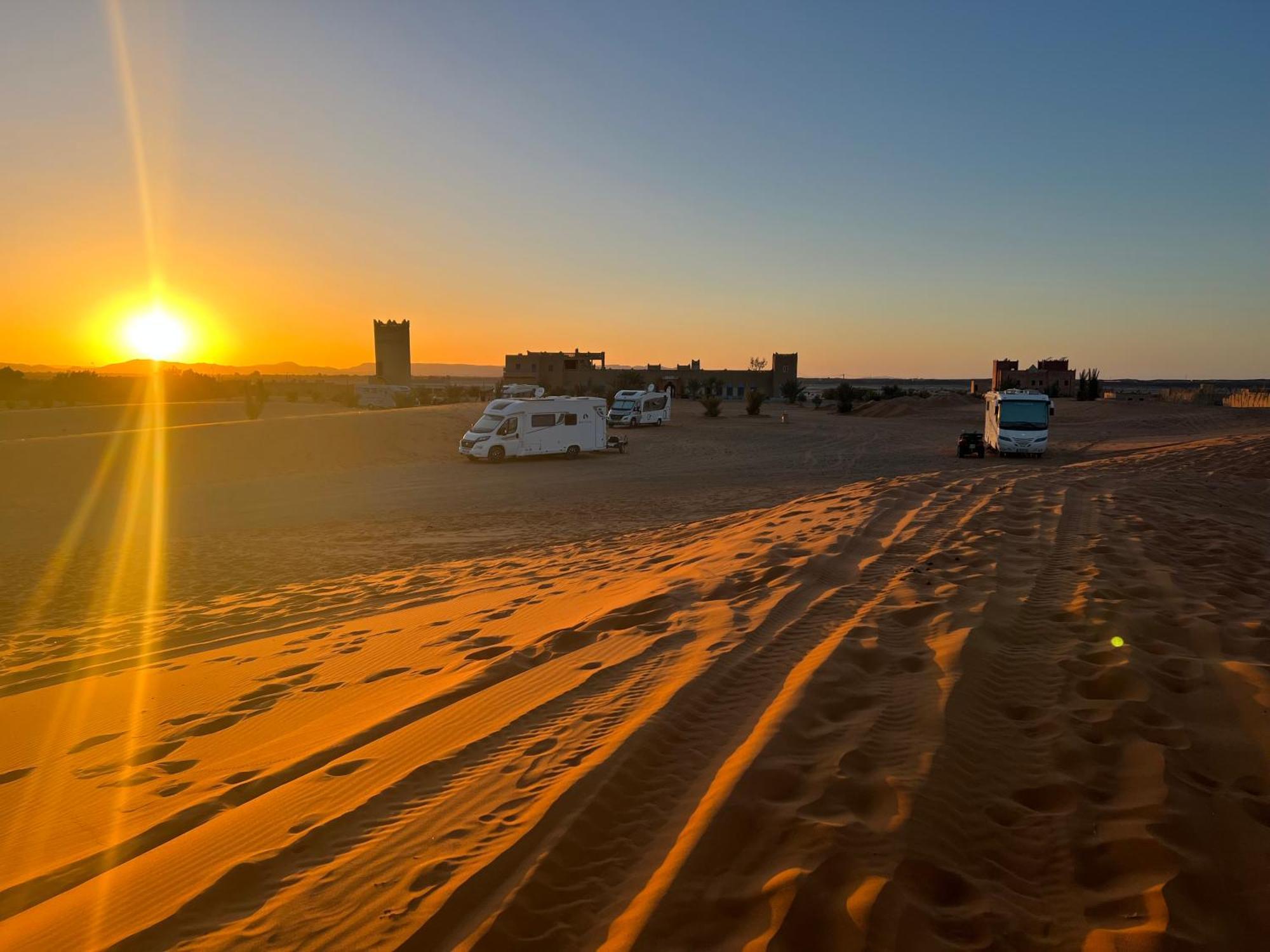 Hotel Camping Les Roses Des Dunes & Piscine メルズーガ エクステリア 写真