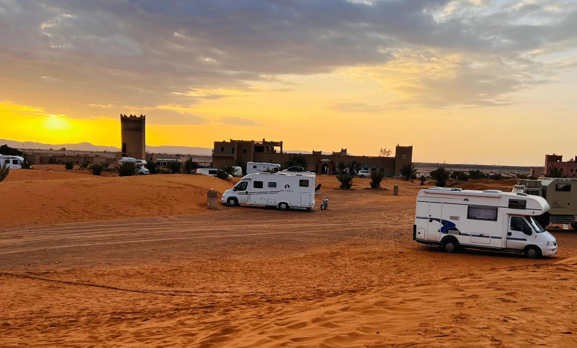 Hotel Camping Les Roses Des Dunes & Piscine メルズーガ エクステリア 写真
